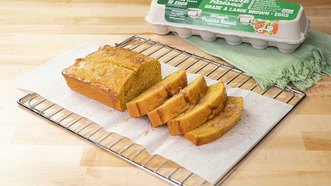 Pumpkin Bread with Maple Syrup & Brown Sugar Topping