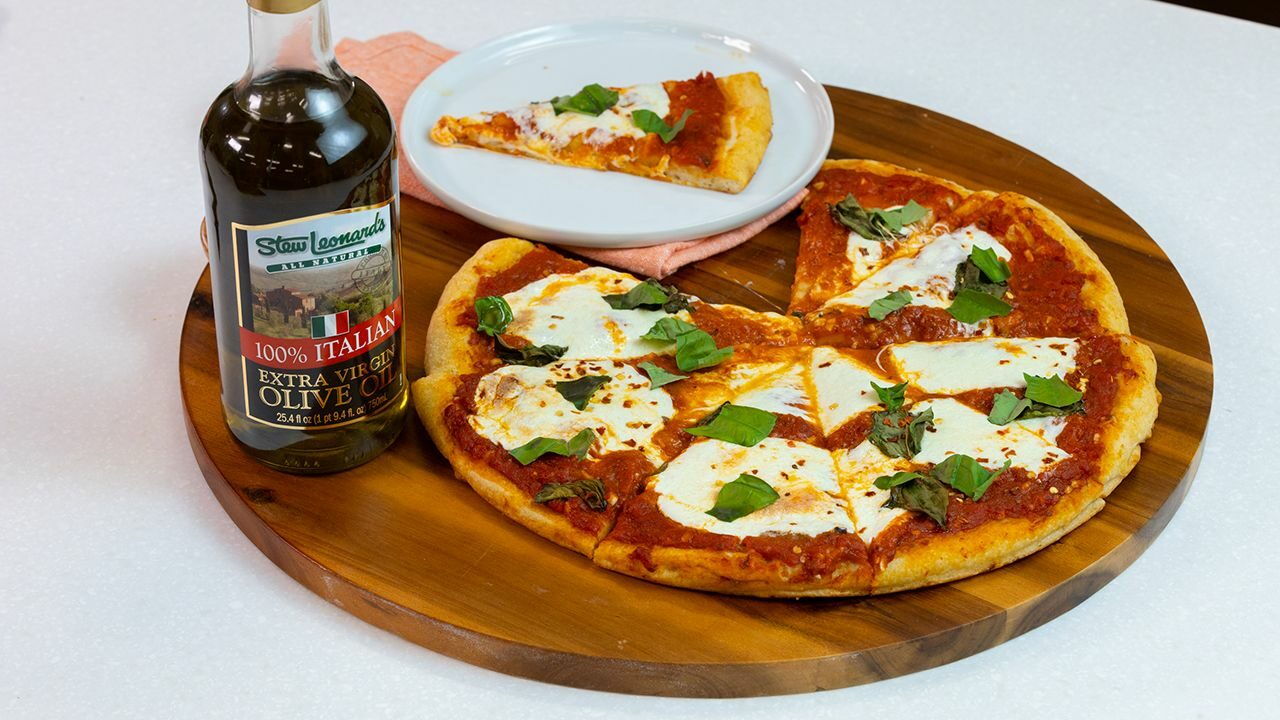 castironskilletcheesypizza