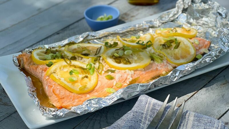 Garlic-Butter Salmon in Foil – Stew Leonards