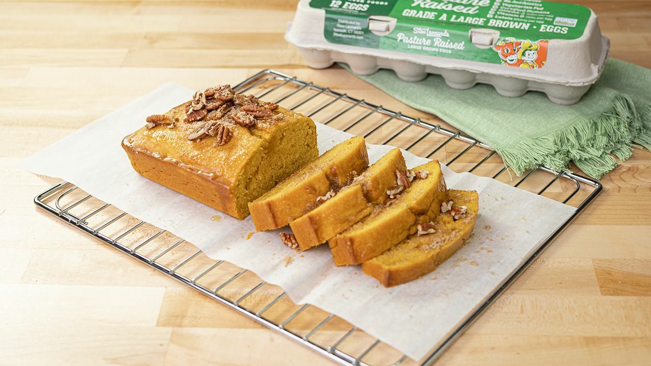 pumpkinbreadiwithmaplesyrupandbrownsugartopping