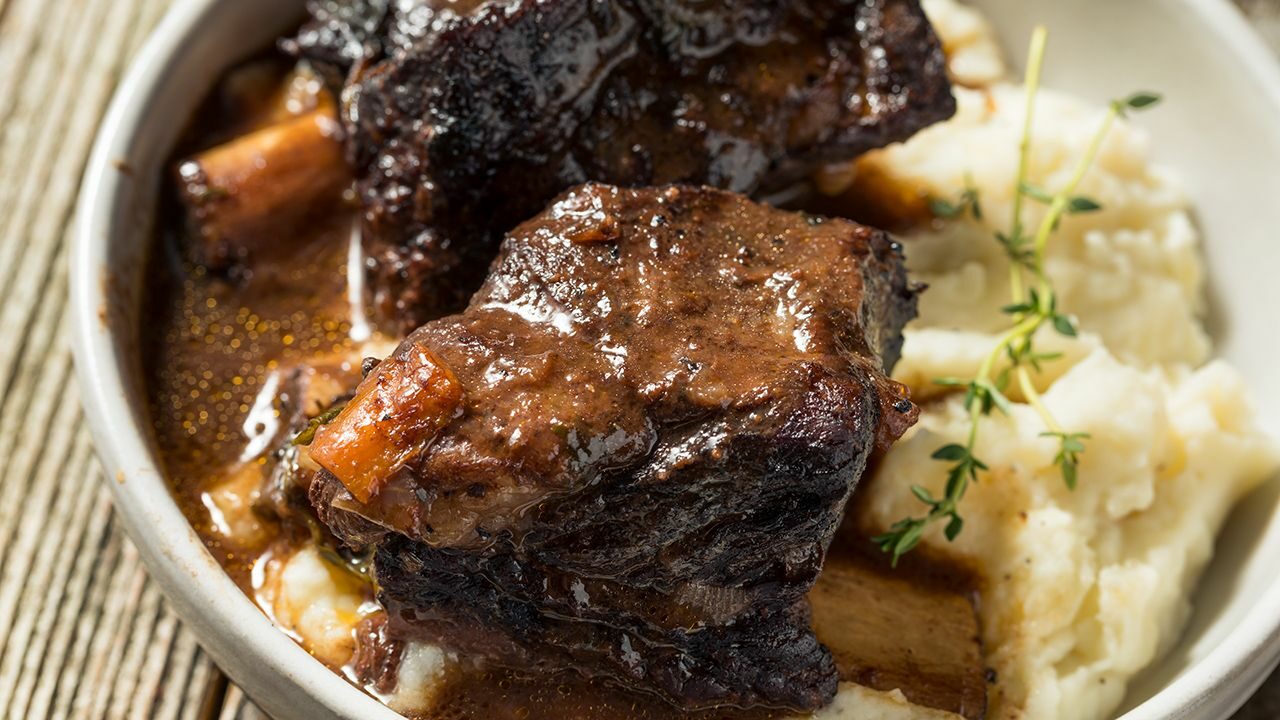 slow cooker beef short ribs : a small batch recipe for two. - A
